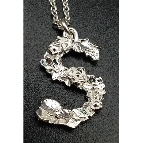 1045 - Alex Monroe sterling silver initial S pendant and chain. 2.9g in weight.