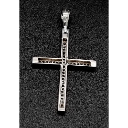 470 - 9k white gold diamond cross pendant. 1.3g in weight.