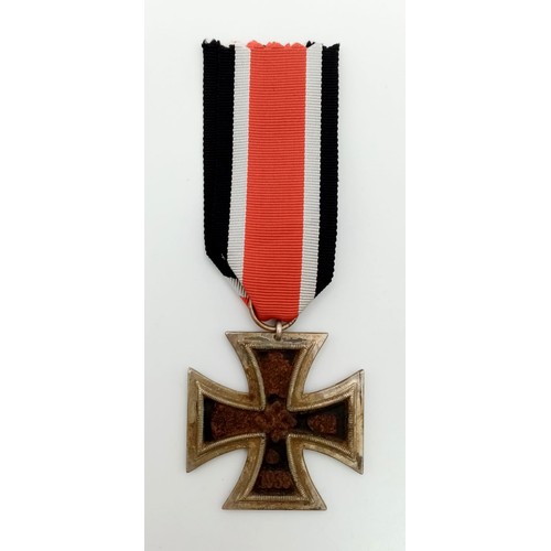 262 - WW2 German Iron Cross 2 nd Class 3 Part Construction with Iron Core.