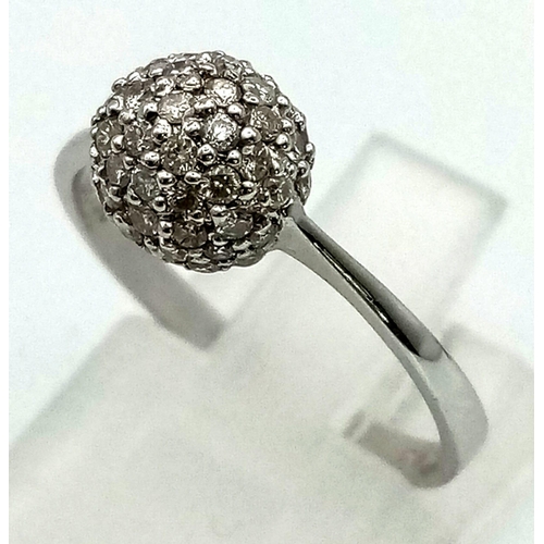 375 - An 18 K white gold ring with a bombe diamond cluster (0.50 carats). Ring size: N, weight: 2 g.