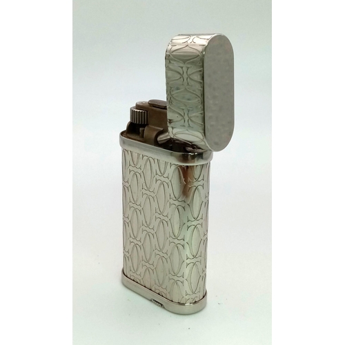 584 - A white metal CARTIER lighter. Dimensions: 6 x 3 x 1.3 cm.