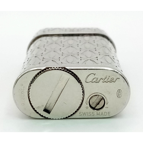 584 - A white metal CARTIER lighter. Dimensions: 6 x 3 x 1.3 cm.