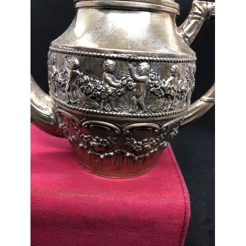 701 - Antique German solid silver figural design tea pot 

Hallmarked to under base 
Weight 351.3 grams 
H... 