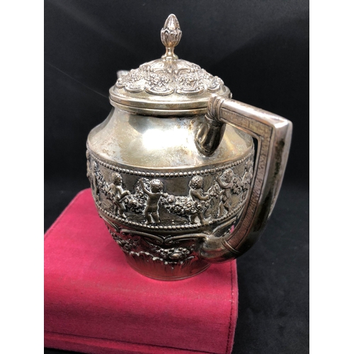 701 - Antique German solid silver figural design tea pot 

Hallmarked to under base 
Weight 351.3 grams 
H... 