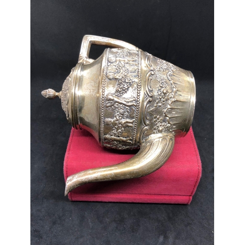 701 - Antique German solid silver figural design tea pot 

Hallmarked to under base 
Weight 351.3 grams 
H... 