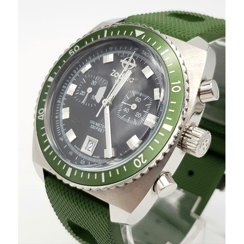 660 - A ZODIAC HULK GREEN CHRONOMETER WITH 2 SUB DIALS AN GREEN STRAP , WATERPROOF TO 100 METRES. A REAL D... 