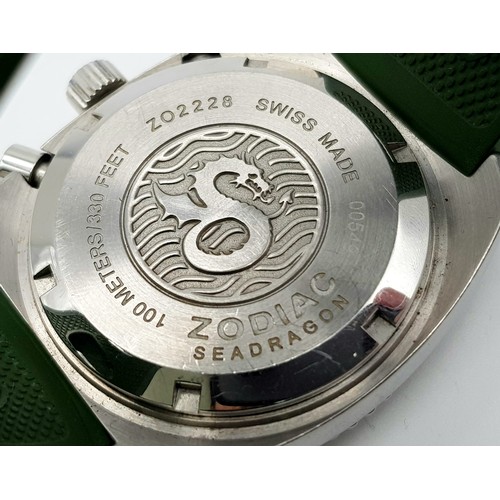 660 - A ZODIAC HULK GREEN CHRONOMETER WITH 2 SUB DIALS AN GREEN STRAP , WATERPROOF TO 100 METRES. A REAL D... 