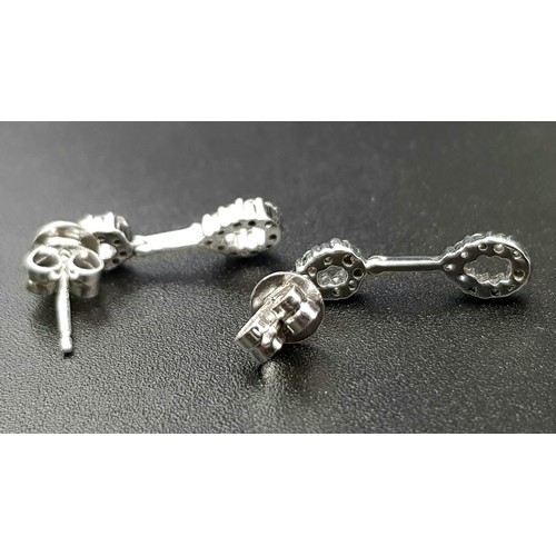 530 - An 18 K white gold drop earrings with diamonds. Total weight: 2.3 g.