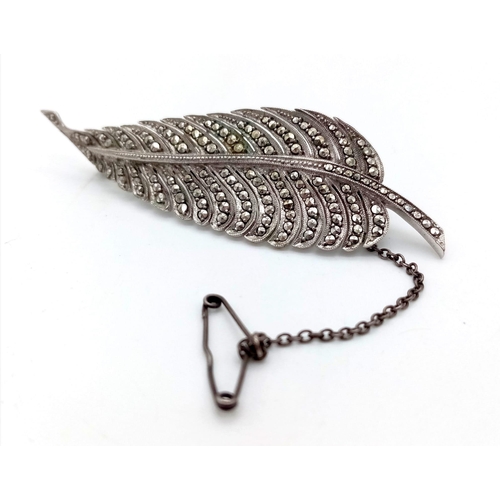 1086 - A Beautiful Silver and Marcasite Feather Brooch. 7.5cm. 10.77g