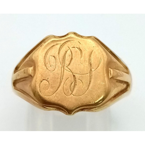 55 - An Antique 18K Yellow Gold Signet Ring. Size S. 8.38g.