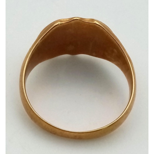 55 - An Antique 18K Yellow Gold Signet Ring. Size S. 8.38g.