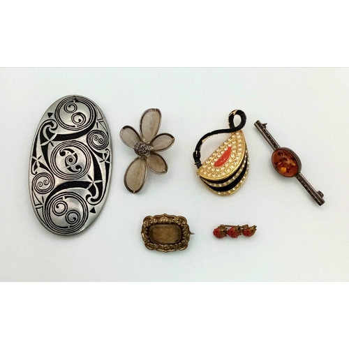 972 - Six Vintage Brooches.