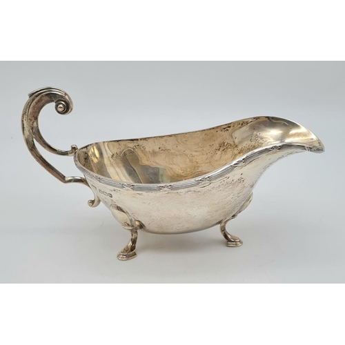 1222 - A Vintage (1932) Sterling Silver Gravy Boat. Hallmarks for Viner's Ltd of Sheffield. 19 x 11cm. 291g