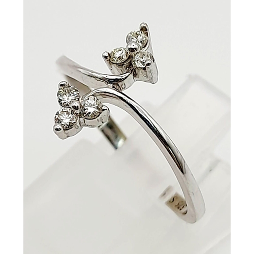 520 - A 9K White Gold Crossover Diamond Ring in shape of two Clover Leaves. Size M. Total weight: 1.43g