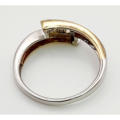 876 - A 9K White and Yellow Gold Crossover Ring with separated 3 Diamonds. Size N. Total weight: 2.50g