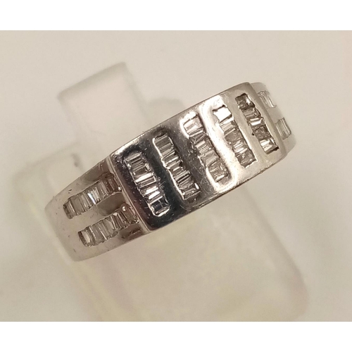 820 - An 18K White Gold Diamond Band Ring - Vertical and horizontal diamond bands. Size M. 5.63g