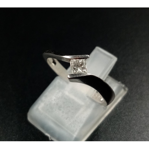 806 - An 18K White Gold Diamond Solitaire Ring. Keeper-esque design. Size M. 2.43g