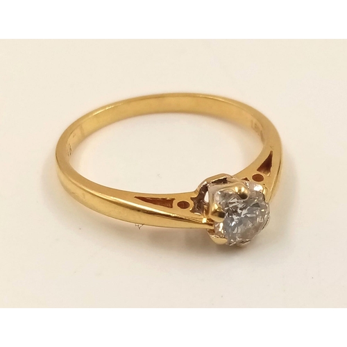 1031 - An 18K Yellow Gold Diamond Solitaire Ring. 0.35ct.
Size J. 1.82g.