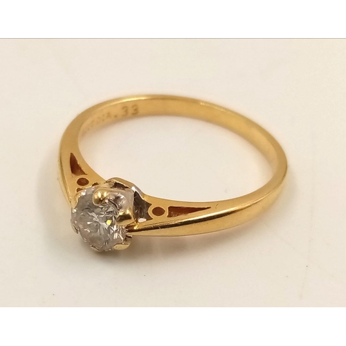 1031 - An 18K Yellow Gold Diamond Solitaire Ring. 0.35ct.
Size J. 1.82g.