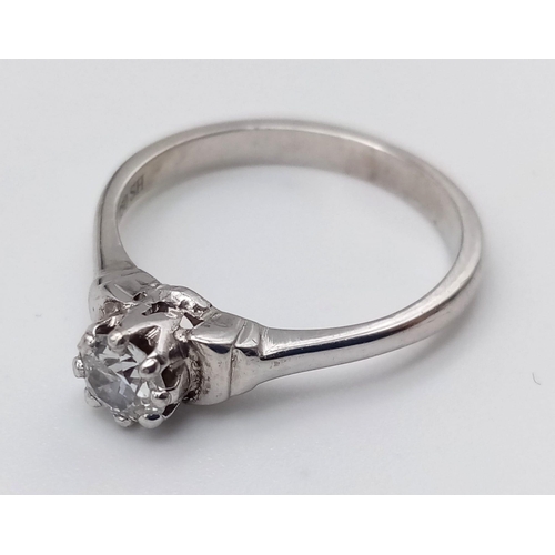 701 - An 18k White Gold Diamond Solitaire Ring. 0.30ct.
Size L. 2.65g.