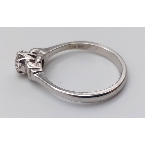 701 - An 18k White Gold Diamond Solitaire Ring. 0.30ct.
Size L. 2.65g.