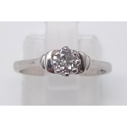 701 - An 18k White Gold Diamond Solitaire Ring. 0.30ct.
Size L. 2.65g.