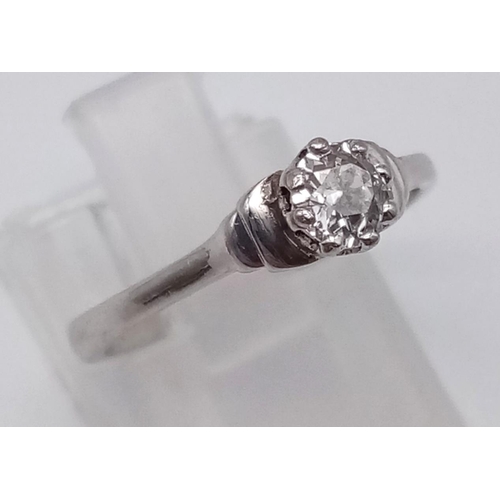 701 - An 18k White Gold Diamond Solitaire Ring. 0.30ct.
Size L. 2.65g.