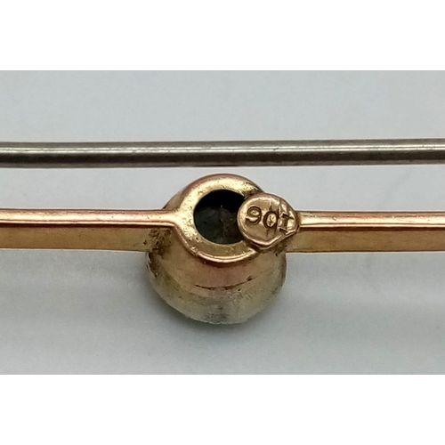 1084 - An Antique 9K Yellow Gold Topaz Bar Brooch. Fastening pin has been replaced. 5cm. 1.34g total weight... 