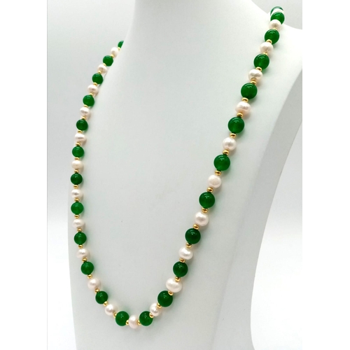 1371 - A Green Jade and Akoya Pearl Necklace. Gilded spacers and clasp. 7/8mm beads. 58cm.