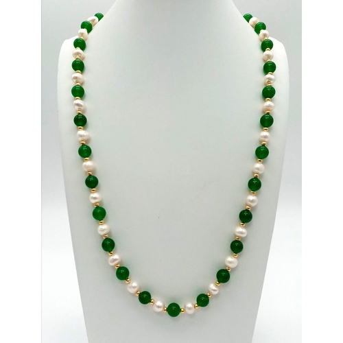 1371 - A Green Jade and Akoya Pearl Necklace. Gilded spacers and clasp. 7/8mm beads. 58cm.