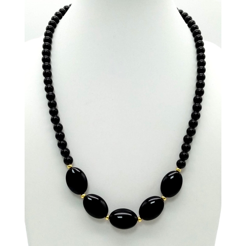 1402 - A Black Agate Bead Necklace with Oval Bead Decoration. 44cm