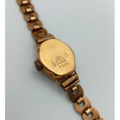 199 - An Avia 18k Gold Watch. 18k gold strap and case. Not working so a/f. 12.33g total weight.