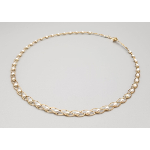 393 - A Beaverbrooks 9K Yellow Gold Lattice Pearl Choker Necklace. 38cm. Comes in a presentation case. 5.2... 