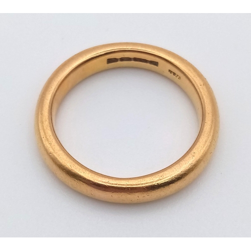 52 - A Vintage 22k Yellow Gold Band Ring. Size N. 8.33g.