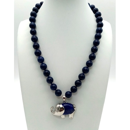 669 - A Charming Lapis Lazuli Bead Necklace with Hanging Elephant Pendant. 42cm - necklace. Pendant width ... 