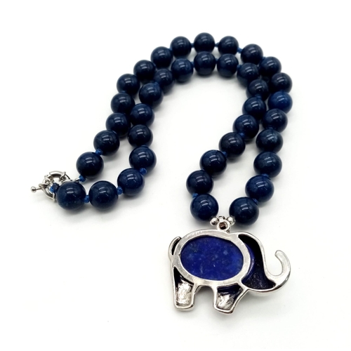 669 - A Charming Lapis Lazuli Bead Necklace with Hanging Elephant Pendant. 42cm - necklace. Pendant width ... 