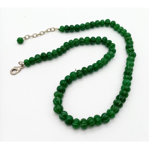 716 - A Green Jade Rondelle Beaded Necklace. 50cm. 8mm beads.