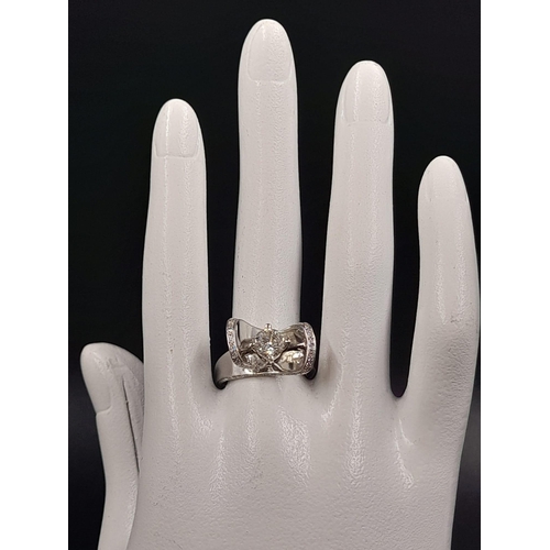 424 - A 14K White Gold Diamond Ring with Raised Diamond Shoulders. 0.90ct and 0.40ct. H-VS Grade. Size O. ... 