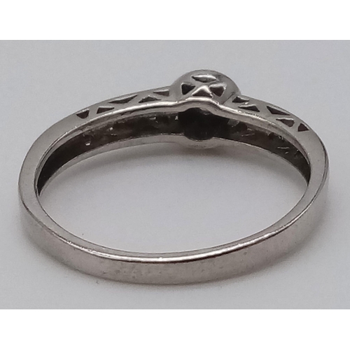 1153 - An 9K White Gold Diamond Solitaire Ring. Round cut diamond. Size P/Q. Total weight: 2.59g