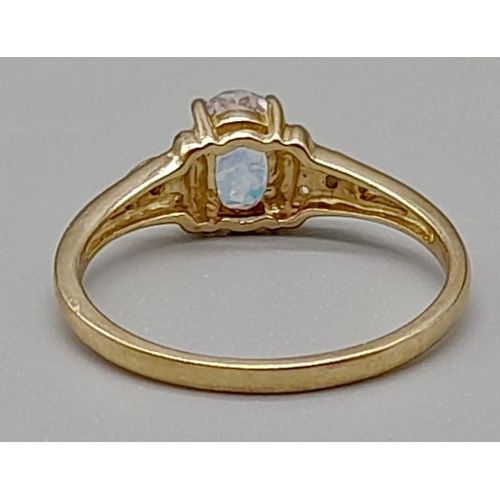 1059 - A 9K Yellow Gold ring with Centre Iridescent Stone with Diamonds on both sides. Size O/P. 
Total wei... 