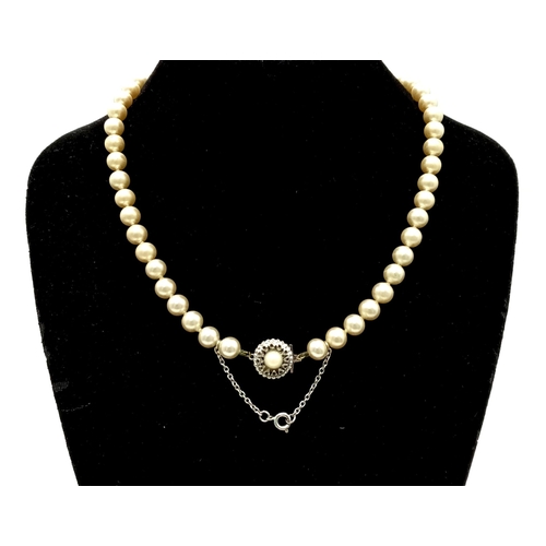 1080 - A Vintage Pearl Necklace. 7/8mm pearls. 44cm.