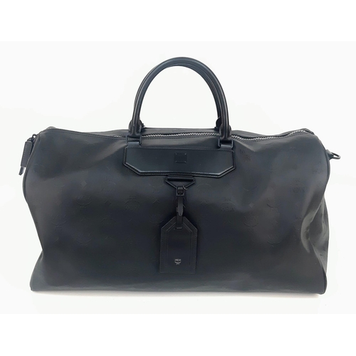 923 - MCM SPORTS BAG IN BLACK.