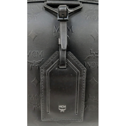 923 - MCM SPORTS BAG IN BLACK.