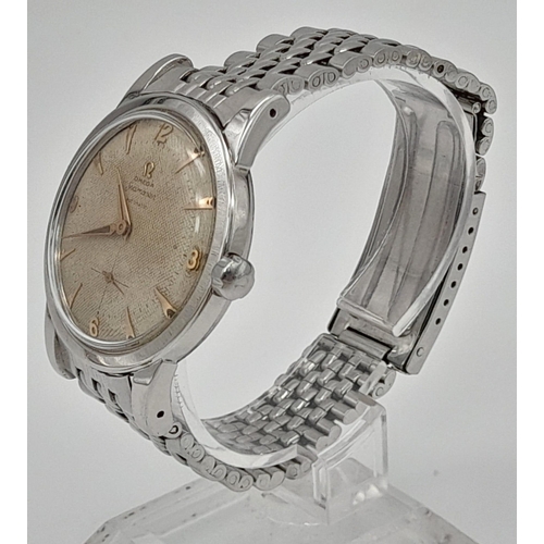 1046 - A VINTAGE OMEGA SEAMASTER AUTOMATIC WATCH IN STAINLESS STEEL WITH HONEYCOMB DIAL.  36mm