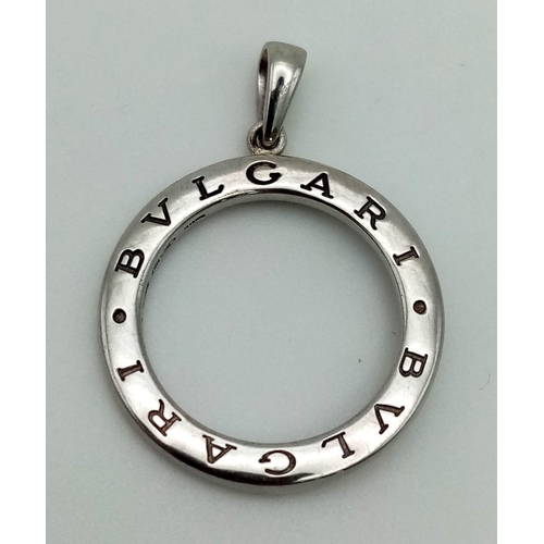 1033 - An 18K white gold  BVLGARI circular pendant. Diameter: 23 mm, weight: 3.18 g.