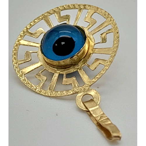 1204 - A 9k yellow gold evil eye charm/pendant, 0.4g.