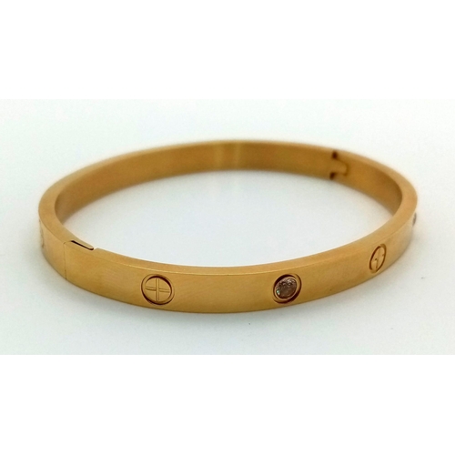 1217 - A gold tone bangle.