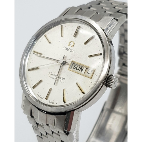 1001 - A Vintage Omega Seamaster Automatic Gents Watch. Stainless steel strap and case - 35mm. Silver tone ... 