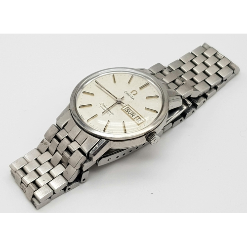 1001 - A Vintage Omega Seamaster Automatic Gents Watch. Stainless steel strap and case - 35mm. Silver tone ... 