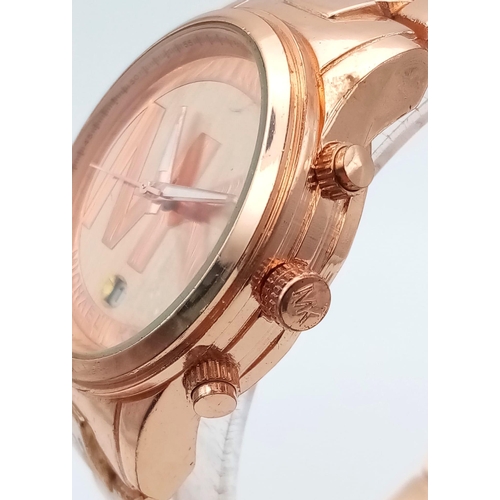 648 - A MICHAEL KORS GENTS WRISTWATCH IN ROSE GOLD COLOUR WITH QUARTZ MOVEMENT AND METAL STRAP.